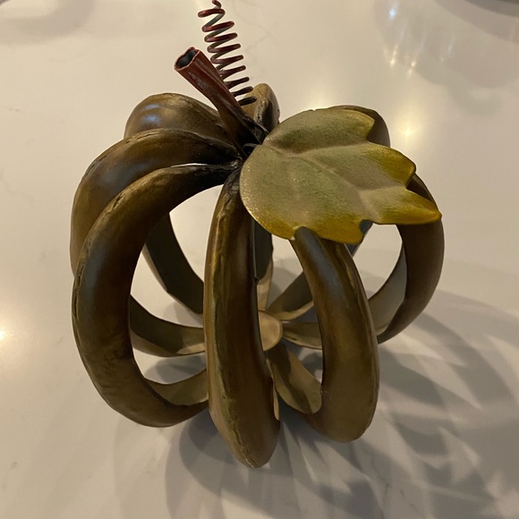 🎄$3 bundled Pumpkin Metal Tea Light Candle Holder - Picture 3 of 3